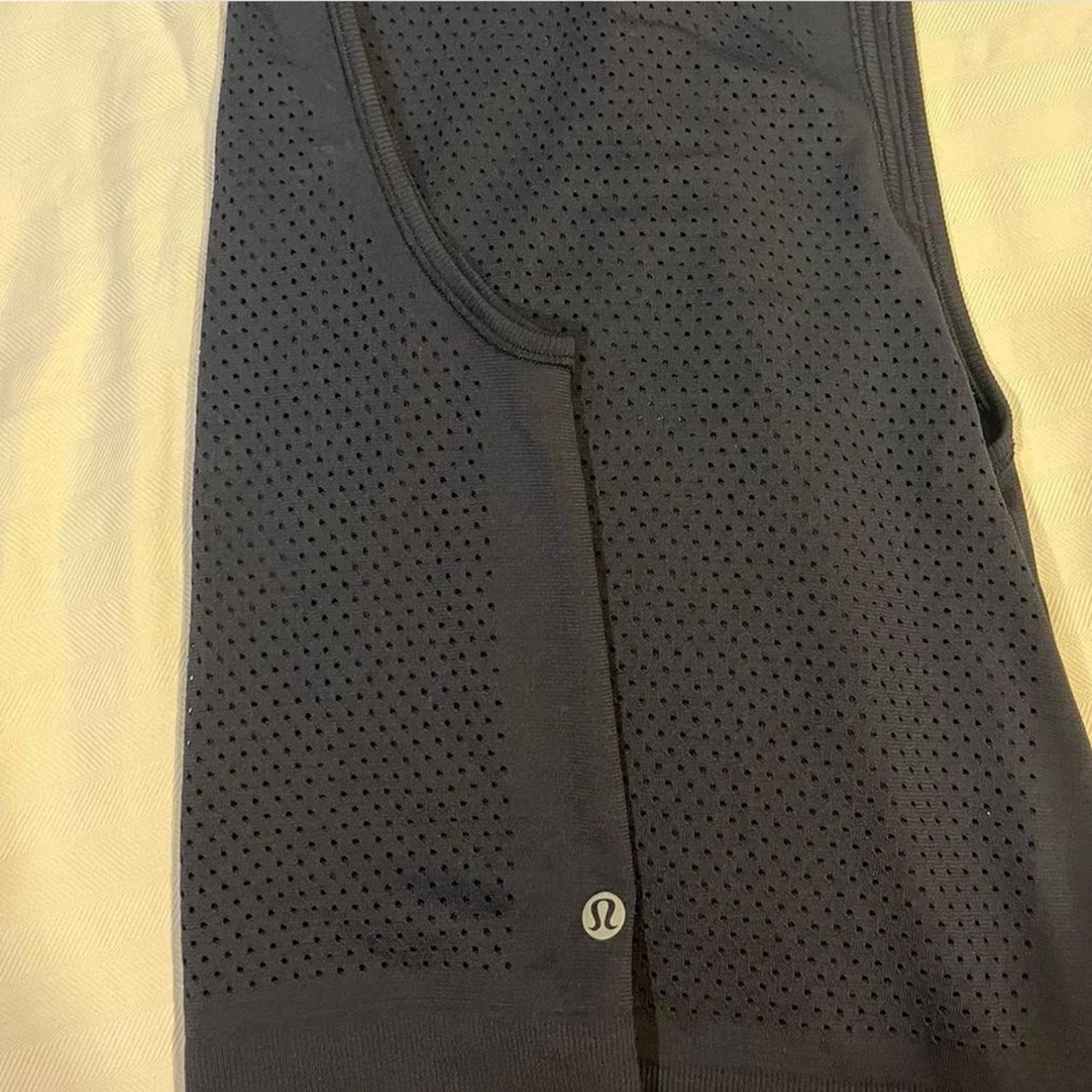 lululemon athletica mesh style top